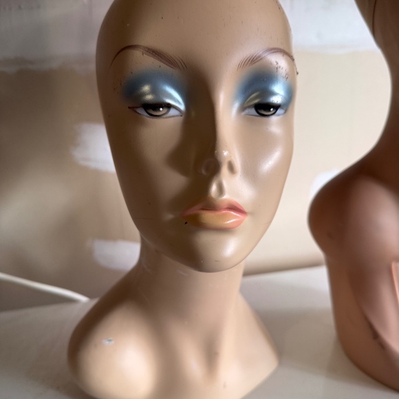 Realistic adult mannequin head with makeup - Picture 1 of 6